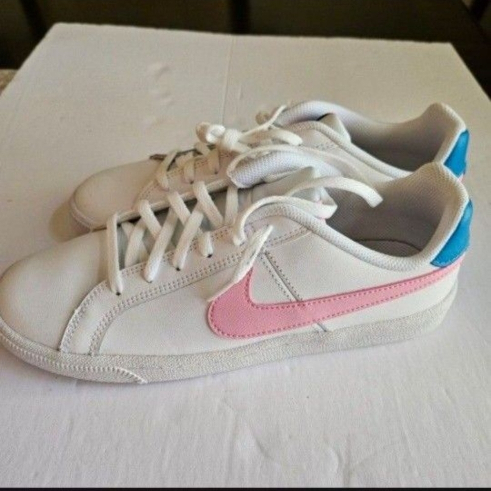 Chic Nike White Sneakers with Pink and Blue Details Women Size 7
